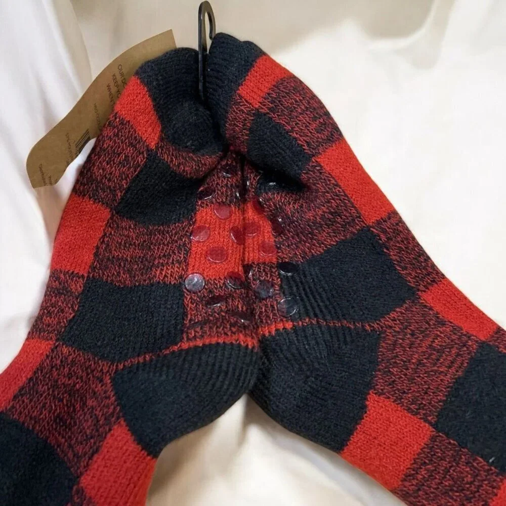 Northeast Outfitters Cozy Cabin Crew Socks Youth Small 10K-4 Plaid NEW Red Black